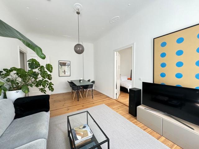 Tasteful Apartment very close to the Ku'damm with modern furniture, Berlin Amsterdam Apartments for Rent