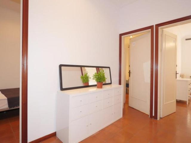 Tasteful double bedroom in vibrant La Nova Esquerra de l'Eixample