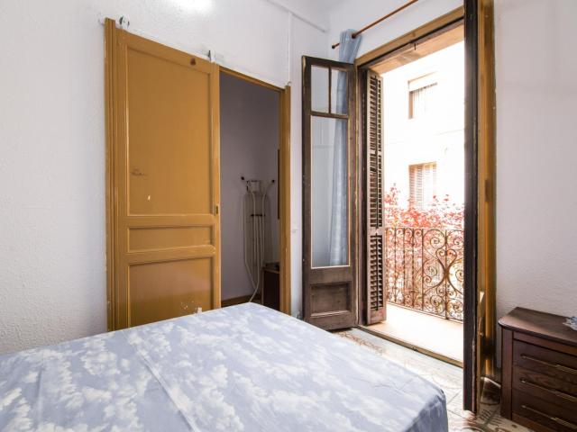 Tasteful double bedroom near the Fontana metro