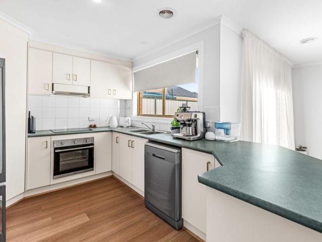 TASTEFUL REFURBISHED HOME IN A PRIME HOPPERS CROSSING LOCATION