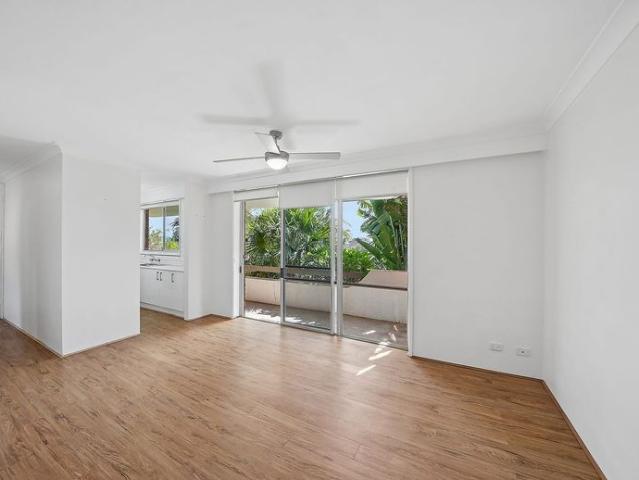 Tastefully refurbished, at popular Flynns Beach