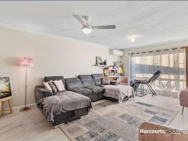 Tastefully Renovated 2 Bedroom Home Close to Safety Bay Beach