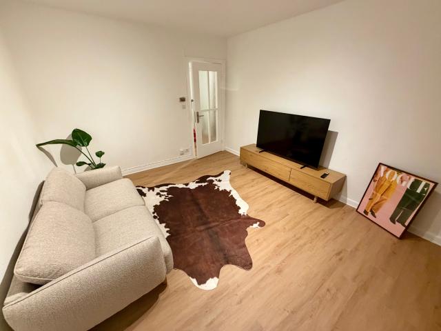 Tastefully renovated 2 room apartment with high quality features in Hamburg Mitte
