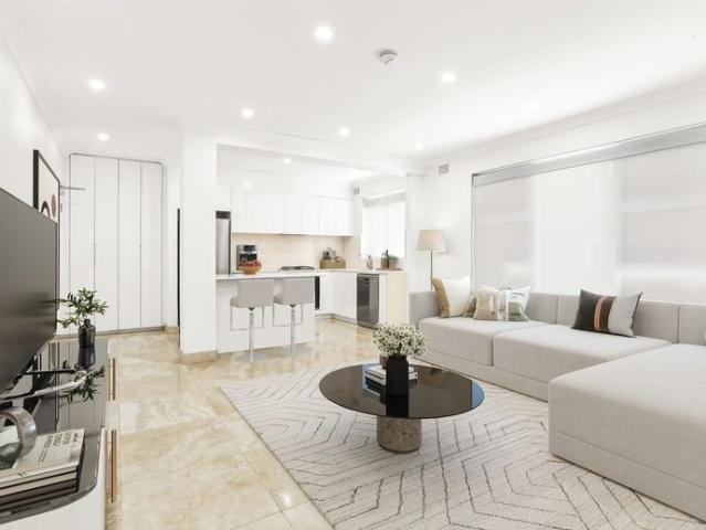 Tastefully Renovated Apartment in Boutique Block