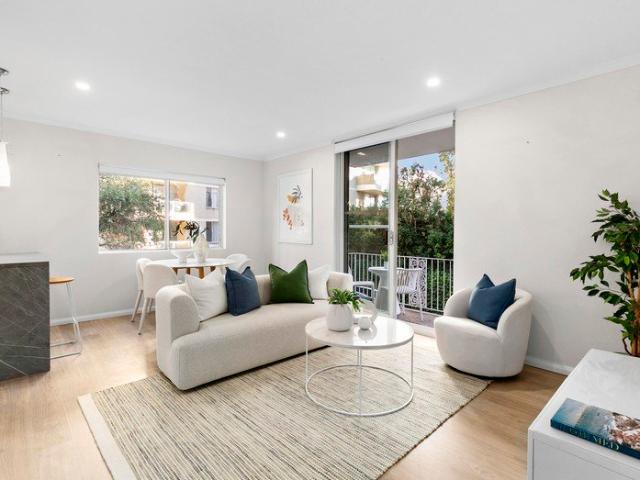 Tastefully renovated inner city apartment