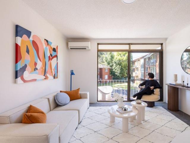 Tastefully updated apartment / light filled leafy living