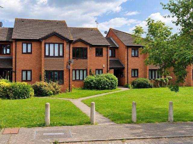 Tasker Close, Harlington UB3, Studio to rent, £1,000 pcm | PrimeLocation