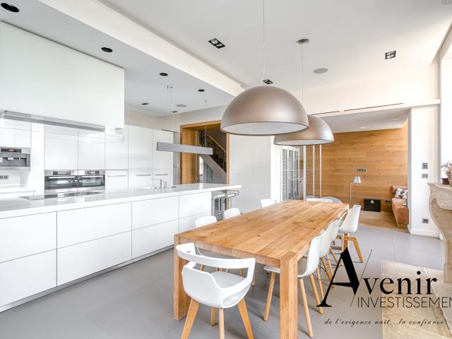 TASSIN LOCATION MEUBLEE 550m2 7 CHAMBRES GARAGE PISCINE WELLNESS JARDIN Tassin la demi lune