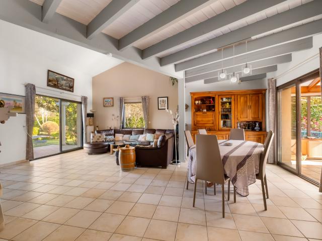 Tassin Maison familiale de 234 m2 avec un magnifique jardin de 1969 m2