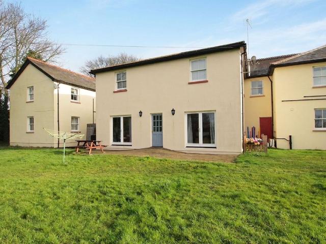 Tattenham Corner Road, Epsom KT18, 2 bed terraced house to rent, £2,750 pcm | PrimeLocation