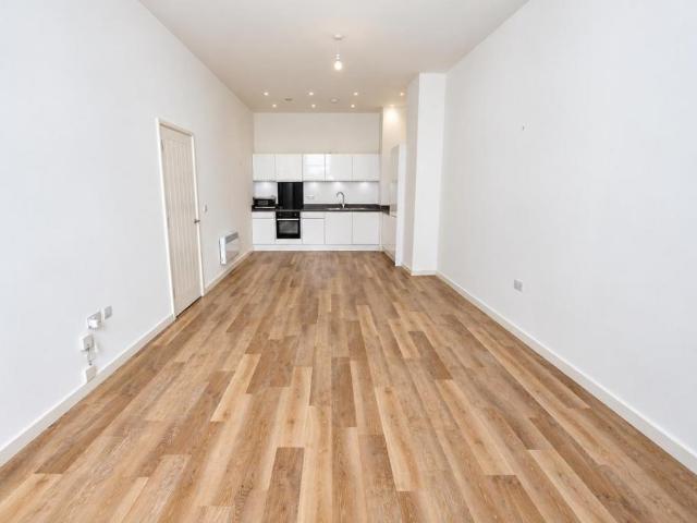 Tate House New York Road, Leeds, LS2 2 bed flat to rent £895 pcm £207 pw