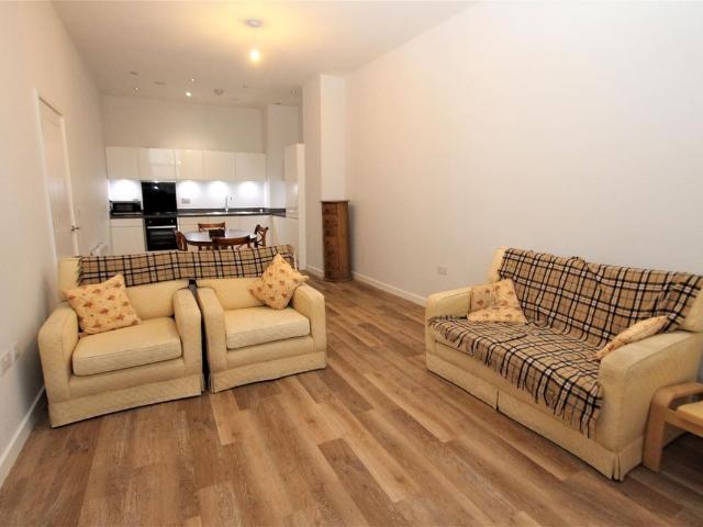 Tate House New York Road, Leeds LS2, 2 bed flat to rent, £1,000 pcm | PrimeLocation
