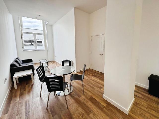 Tate House, 5 7 New York Road, Leeds, West Yorkshire LS2, 2 bed flat to rent, £1,100 pcm | PrimeLocation