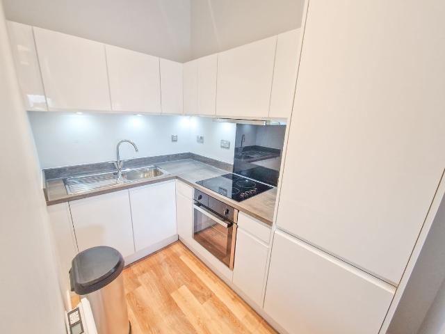 Tate House, 5 7 New York Road, Leeds, West Yorkshire, UK LS2, 1 bed flat to rent, £795 pcm | PrimeLocation