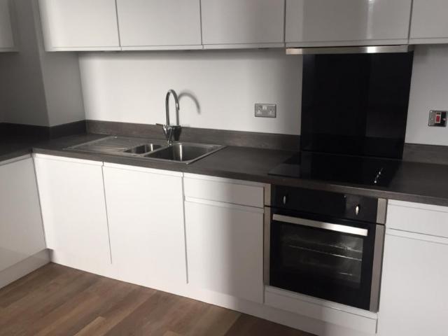 Tate House, 5 7 New York Road, Leeds. 2 bed flat to rent £1,050 pcm £242 pw
