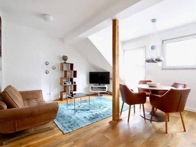 Tatefully Furnished Apartment with Balcony in the Belgian Quarter – euhabitat