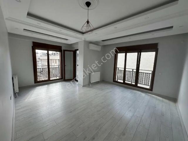 Tatlılar Gayrimenkul'den Bahçelievler Adnan Kahveci Bulvarında Kiralık 3+1 *net150m2* Dublex Daire