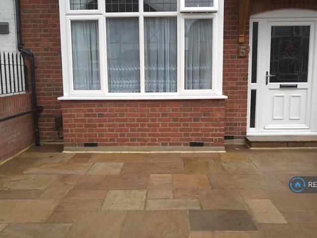 Taunton Avenue, Hounslow, TW3 1 bed in a house share to rent £825 pcm £190 pw