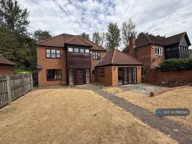 Taunton Deane, Milton Keynes, MK4 5 bed detached house to rent £2,500 pcm £577 pw
