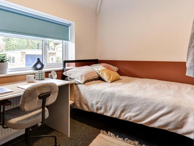 Taunton Road, Brighton BN2 1 bed in a house share to rent £802 pcm £185 pw