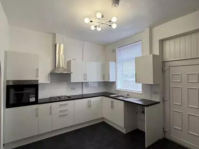 Taurus Street, Oldham OL4 2 bed terraced house to rent £995 pcm £230 pw
