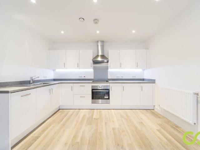 Tavernelle House, High Street. 2 bed flat to rent £1,700 pcm £392 pw