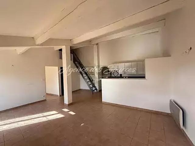 Tavernes 83670 Location appartement 3 pièces t3 au dernier étage