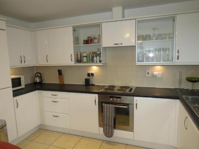 Taverners Way, HODDESDON 2 bed apartment to rent £1,450 pcm £335 pw