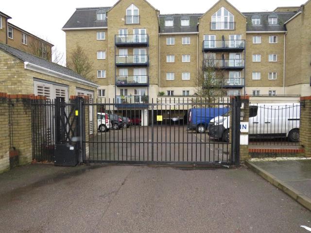Taverners Way, Hoddesdon EN11, 2 bed flat to rent, £1,475 pcm | PrimeLocation