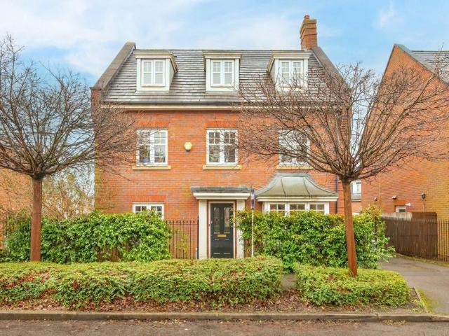Tavistock Avenue, London, NW7 1DE, United Kingdom | 5 bed house for rent #139622901 | Rentberry