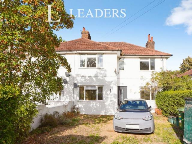 Tavistock Avenue, St. Albans, AL1 2 bed flat to rent £1,600 pcm £369 pw