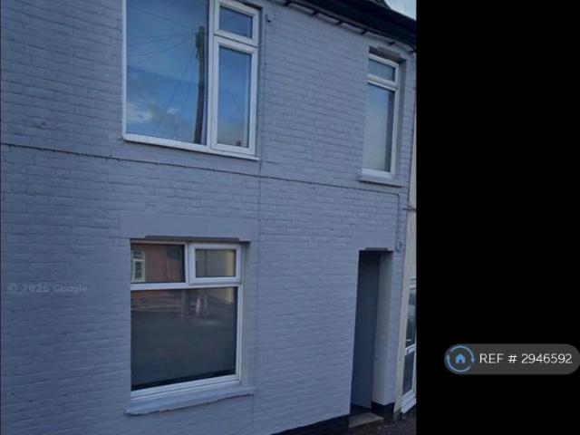 Tavistock Street, Bletchley, Milton. 4 bed terraced house to rent £1,675 pcm £387 pw