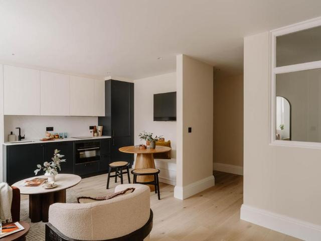 Tavistock Road, 40, London W11 1 bed apartment to rent £2,600 pcm £600 pw