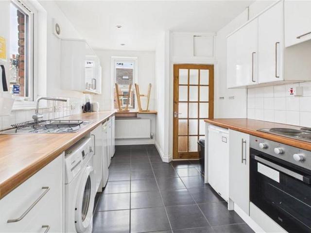 Tavistock Road, Jesmond, Newcastle. 6 bed maisonette to rent £3,640 pcm £840 pw