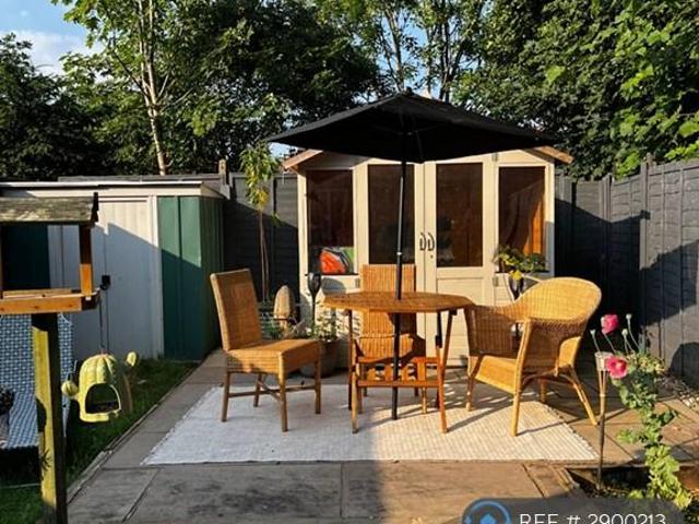 Tavistock Walk, Carshalton, SM5 1 bed flat to rent £1,700 pcm £392 pw