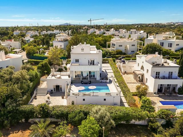 Tavira – moradia de luxo com 4 quartos, piscina, vistas e garagem
