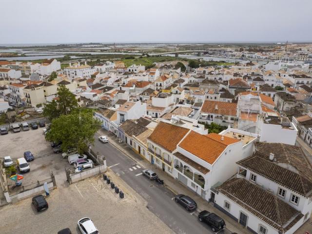 Tavira – Moradia elegante com 3 quartos, jardim com piscina. 378m² Tavira Santiago