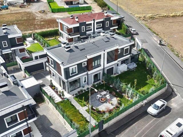 Tavlusunda YazKış Oturuma Müsait Full Eşyalı Satılık 4+1 Villa