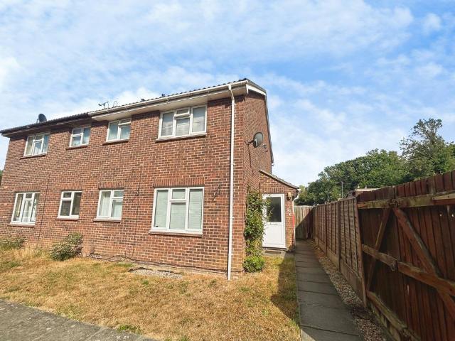 Tay Close, Chatham ME5 1 bed terraced house to rent £1,100 pcm £254 pw