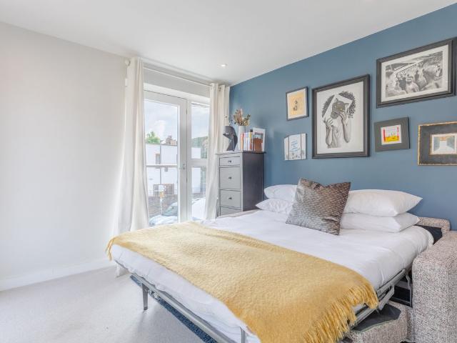 Taybridge Road, London SW11, 2 bed flat to rent, £3,000 pcm | PrimeLocation