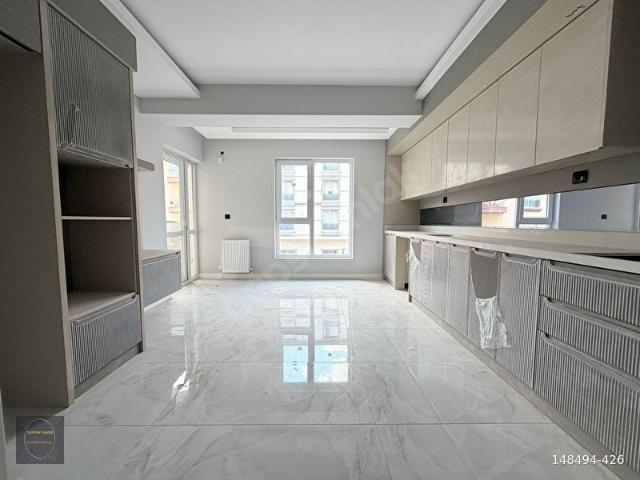 TAYFUNYAVUZDAN_CADDE_ÜZERİ_İSKANLI_KİLERLİ_ÇİFT_BALKON_LÜX_DAİRE