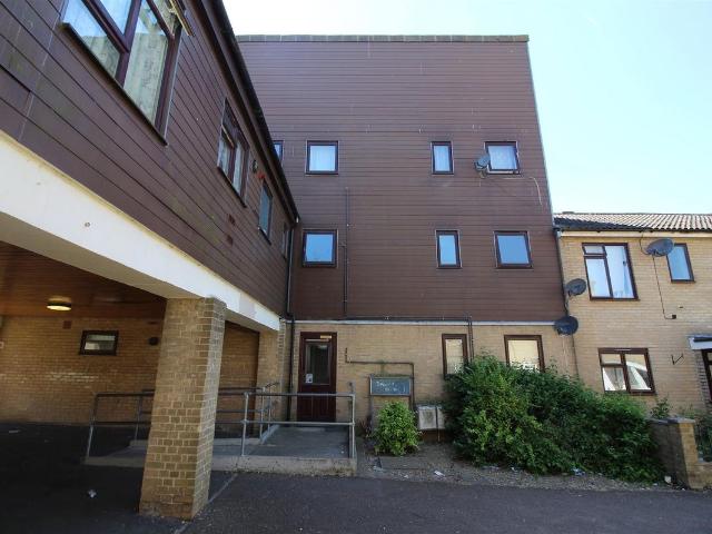 Taylifers, Harlow CM19, 1 bed flat to rent, £1,050 pcm | PrimeLocation