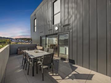 Kinlyside, Yass Valley, Victoria - Balcony