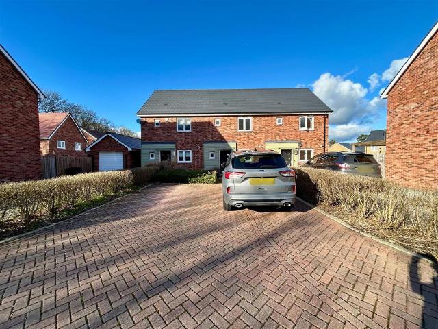 Taylor Close, Harlow 2 bed terraced house to rent £1,650 pcm £381 pw