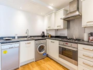 Taylor House, E14, Westferry, London. 1 bed flat to rent £2,750 pcm £635 pw