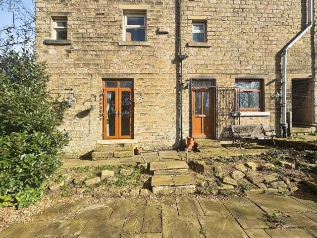 Taylor Hill Road, Huddersfield HD4 1 bed ground floor flat to rent £595 pcm £137 pw
