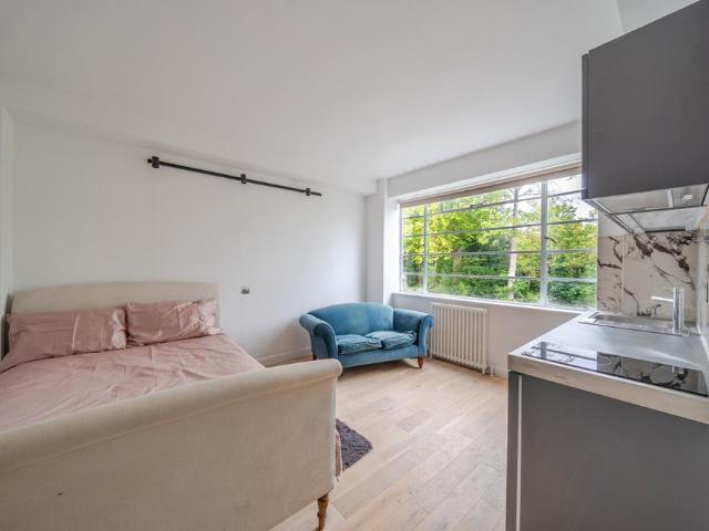 Taymount Grange, Taymount Rise. Studio to rent £1,400 pcm £323 pw