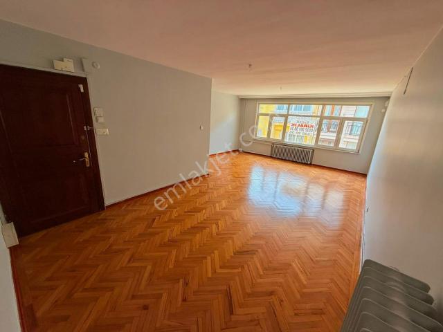 Teşvikiye Hacı Emin Efendi Sokakta 3+1 Kiralık Daire