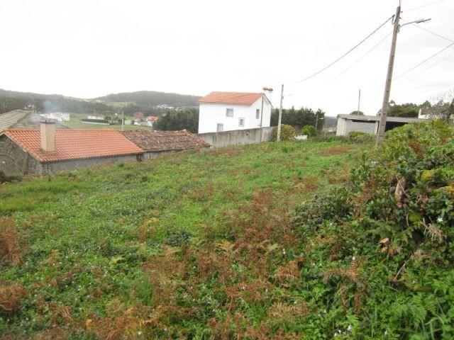 ¿Te gustaría reformar a tu gusto una casa de piedra con terreno?