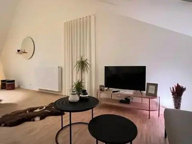 TE HUUR moderne penthouse met ruim terras en parking in Olsene